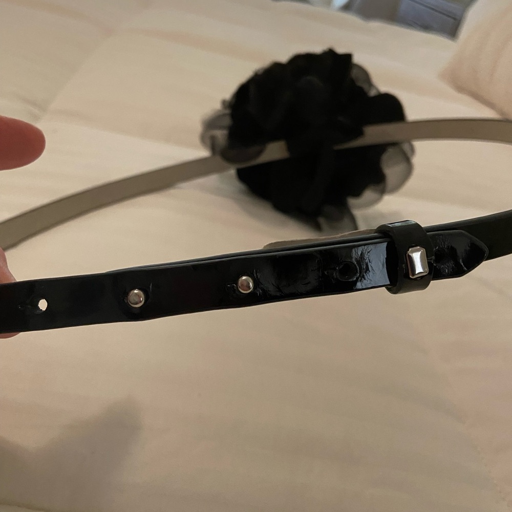 Black Pantent leather Flower with Rhinestones an Pearl Accent - Women Belt M - Picture 2 of 4